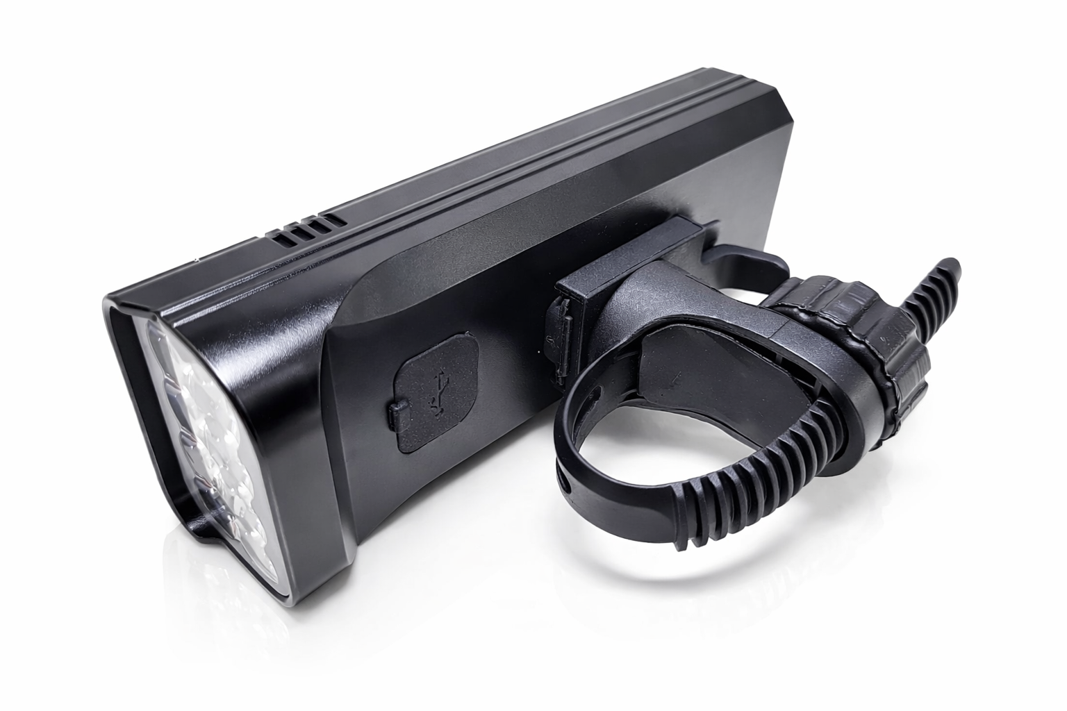 Kit éclairage vélo avec lampe avant LED noire et lumière arrière rouge coté droit