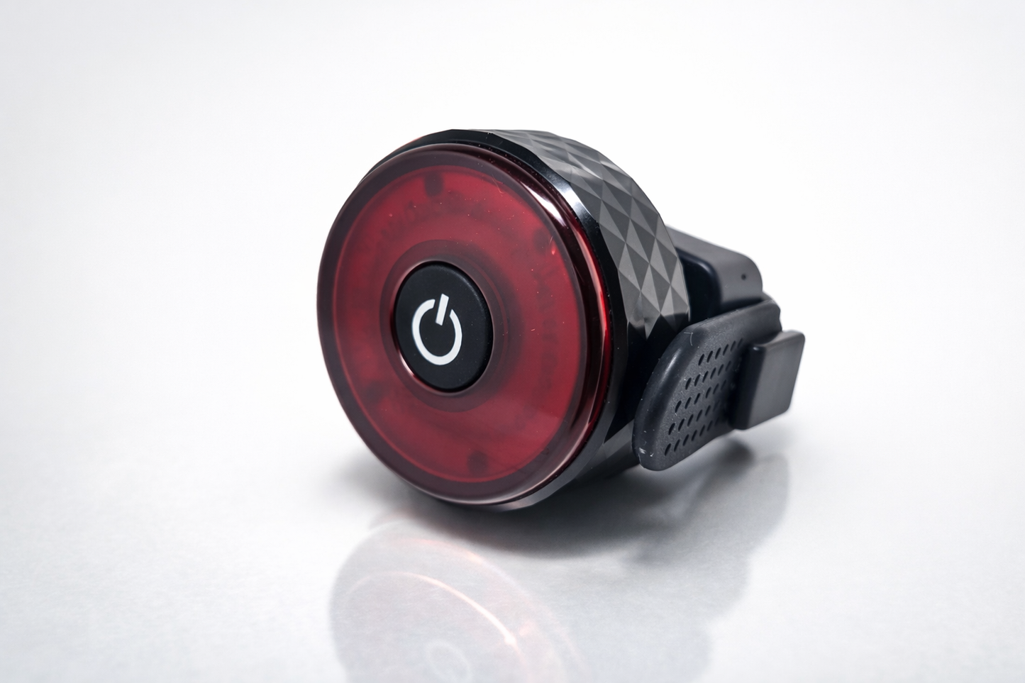 Éclairage arrière vélo LED rouge rechargeable compatible Apple Find My vue de biais 2