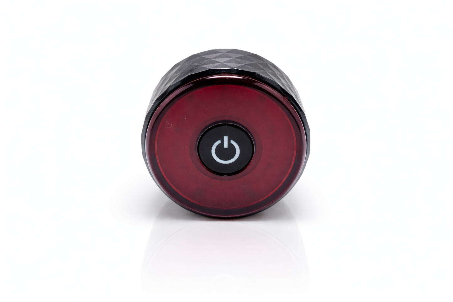 Éclairage arrière vélo LED rouge rechargeable compatible Apple Find My vue de face près
